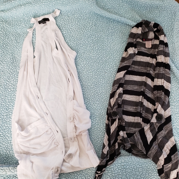 Two vest. Both sz sm - Picture 1 of 4